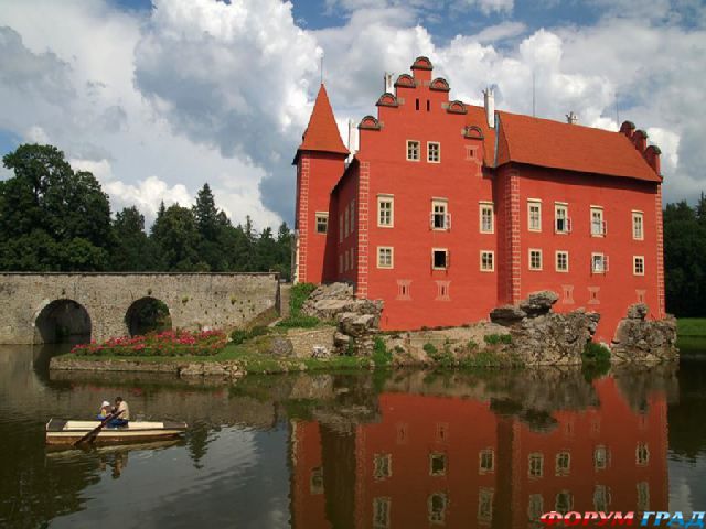 Замок Червена Лхота