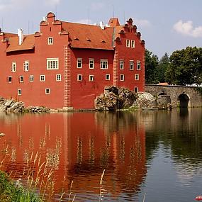 Замок Червена Лхота