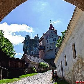 Замок Пернштейн