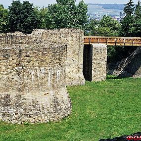Тронная крепость