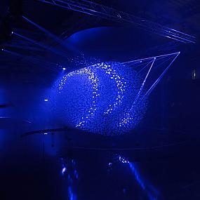 hyundai-fluidic-sculpture-in-motion-installation-at-milan-06