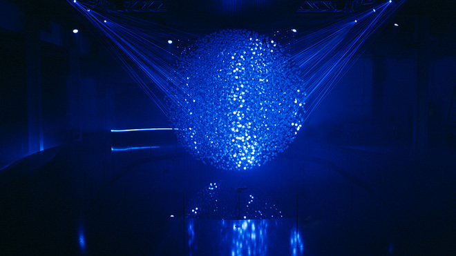 hyundai-fluidic-sculpture-in-motion-installation-at-milan-10