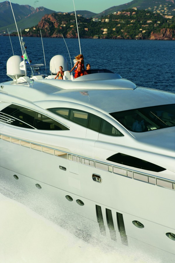Моторная яхта Mistral 55