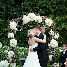 20-alternative-wedding-altars-17