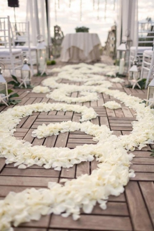 25-romantic-wedding-aisle-petals-decor-ideas