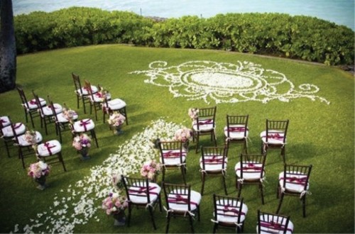 25-romantic-wedding-aisle-petals-decor-ideas-11