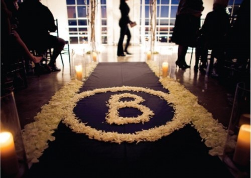 25-romantic-wedding-aisle-petals-decor-ideas