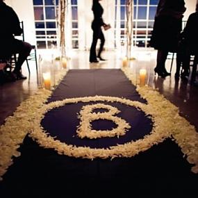 25-romantic-wedding-aisle-petals-decor-ideas-13