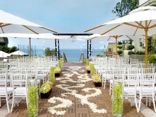 25-romantic-wedding-aisle-petals-decor-ideas