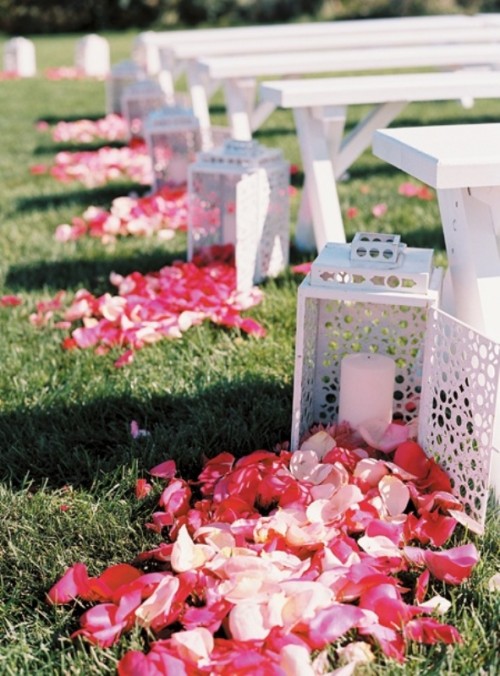 25-romantic-wedding-aisle-petals-decor-ideas