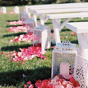 25-romantic-wedding-aisle-petals-decor-ideas-15