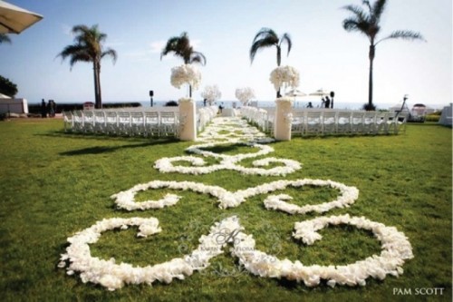 25-romantic-wedding-aisle-petals-decor-ideas-16