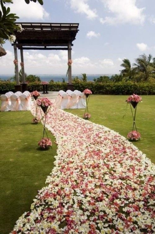 25-romantic-wedding-aisle-petals-decor-ideas