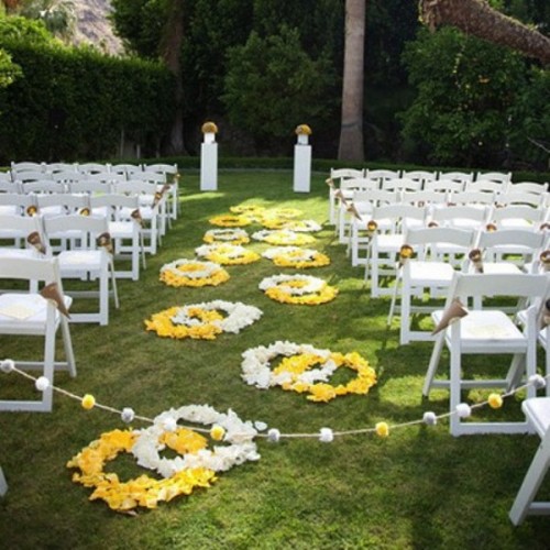 25-romantic-wedding-aisle-petals-decor-ideas-21
