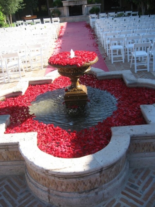 25-romantic-wedding-aisle-petals-decor-ideas