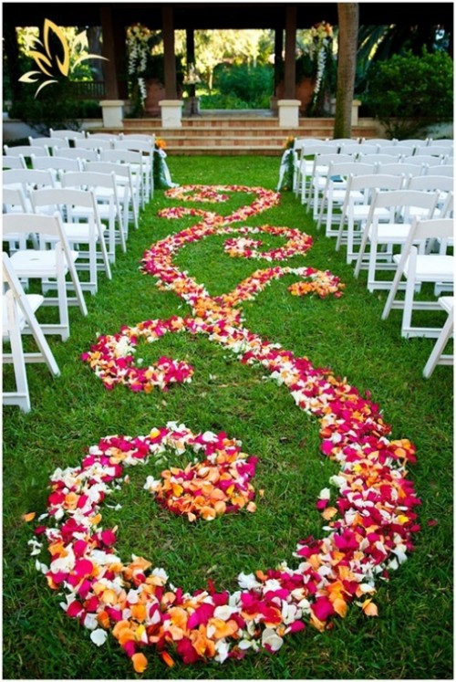 25-romantic-wedding-aisle-petals-decor-ideas-4
