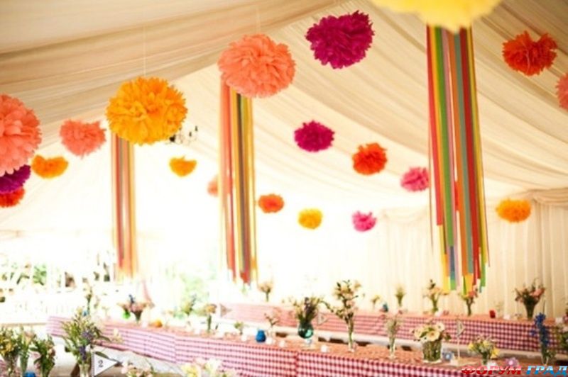 30-hanging-paper-pompoms-decor-ideas-for-your-wedding