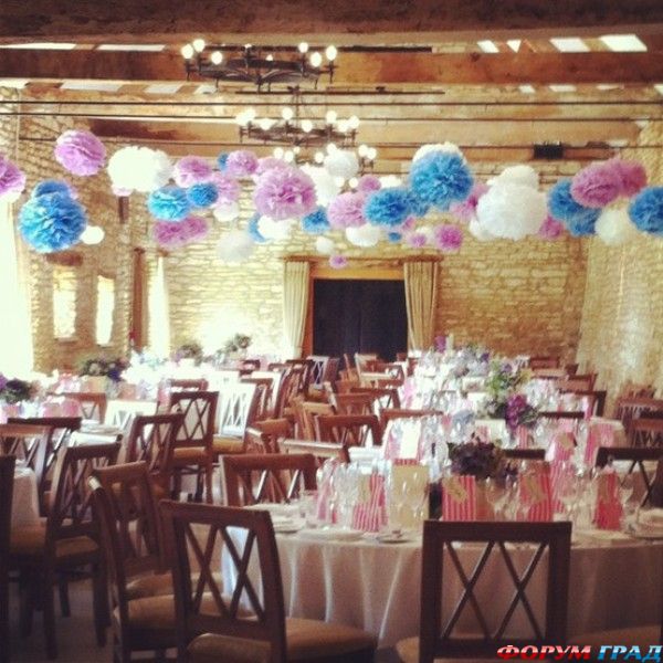 30-hanging-paper-pompoms-decor-ideas-for-your-wedding