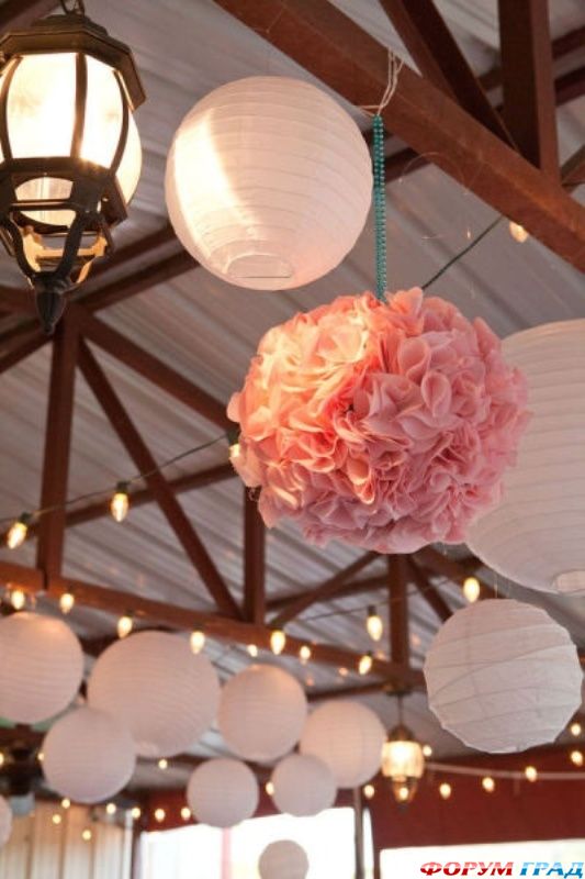 30-hanging-paper-pompoms-decor-ideas-for-your-wedding