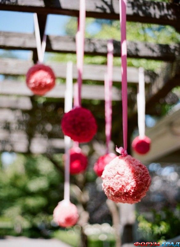 30-hanging-paper-pompoms-decor-ideas-for-your-wedding