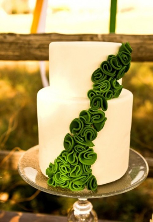 40-trendy-emerald-green-wedding-ideas-18