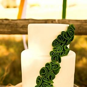40-trendy-emerald-green-wedding-ideas-18