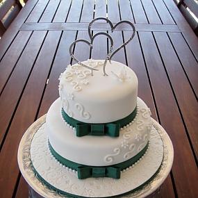 40-trendy-emerald-green-wedding-ideas-20