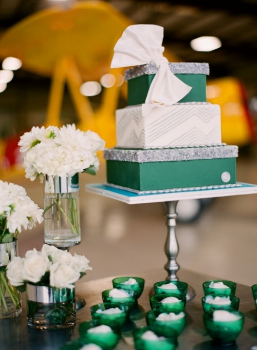 40-trendy-emerald-green-wedding-ideas-22