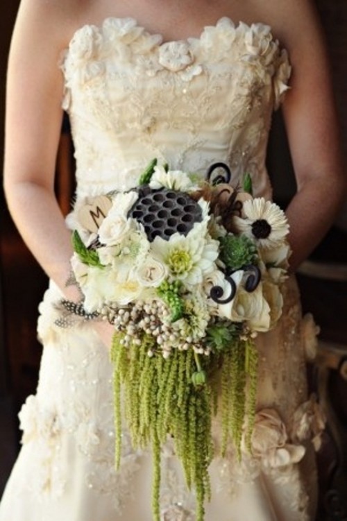 beautiful-winter-wedding-bouquets