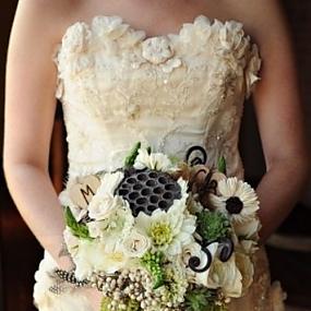 beautiful-winter-wedding-bouquets-14
