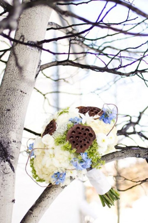 beautiful-winter-wedding-bouquets