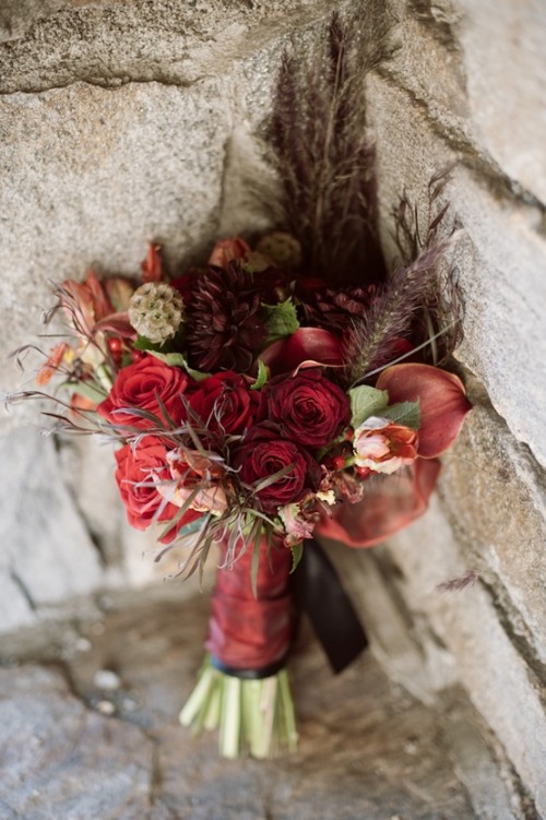 beautiful-winter-wedding-bouquets