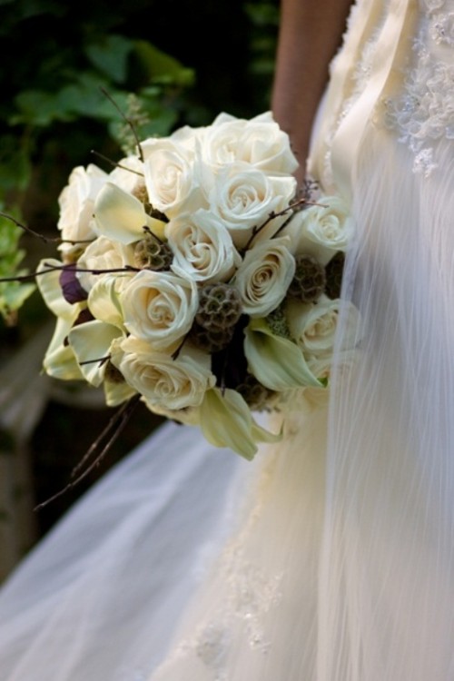 beautiful-winter-wedding-bouquets