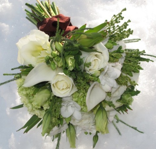 beautiful-winter-wedding-bouquets