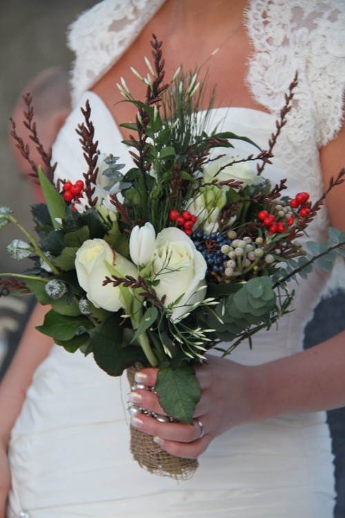 beautiful-winter-wedding-bouquets