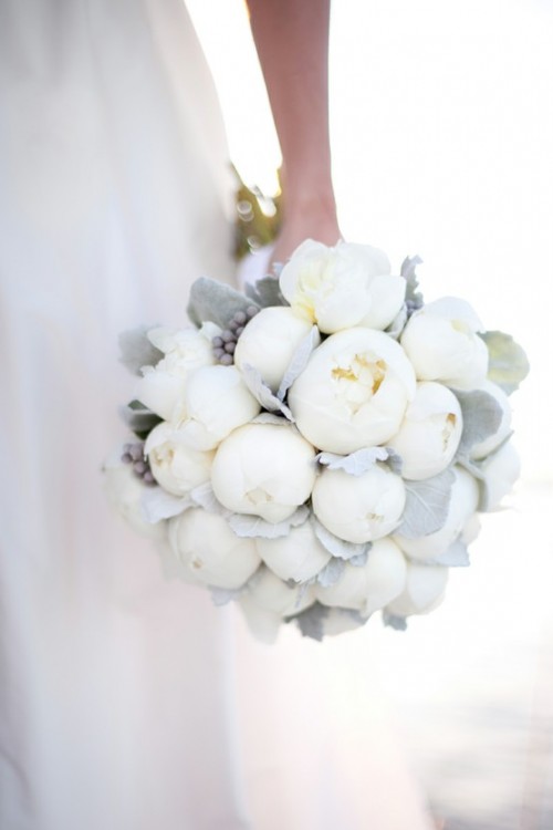 beautiful-winter-wedding-bouquets