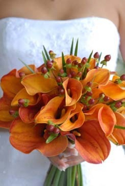 bright-orange-bridal-bouquets