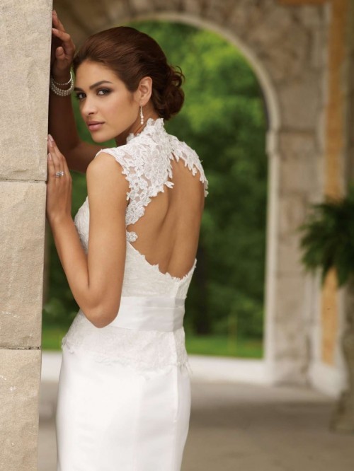 charming-keyhole-back-wedding-dresses11