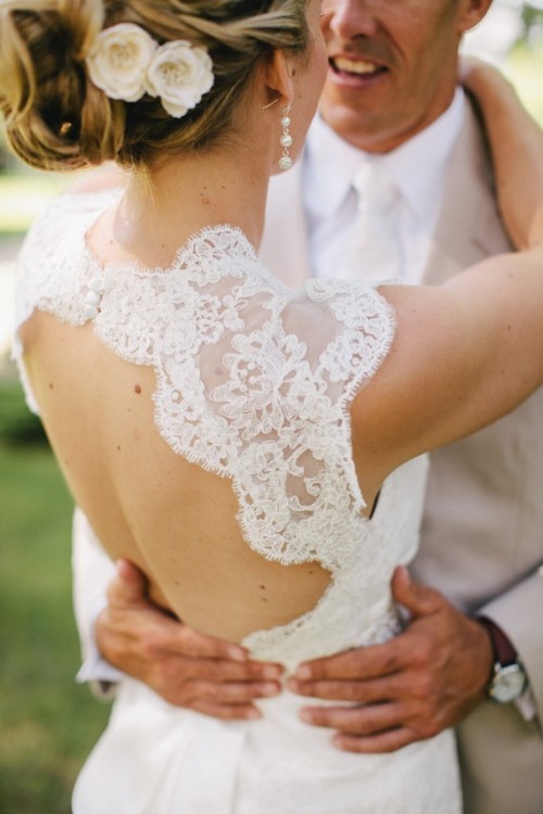 charming-keyhole-back-wedding-dresses