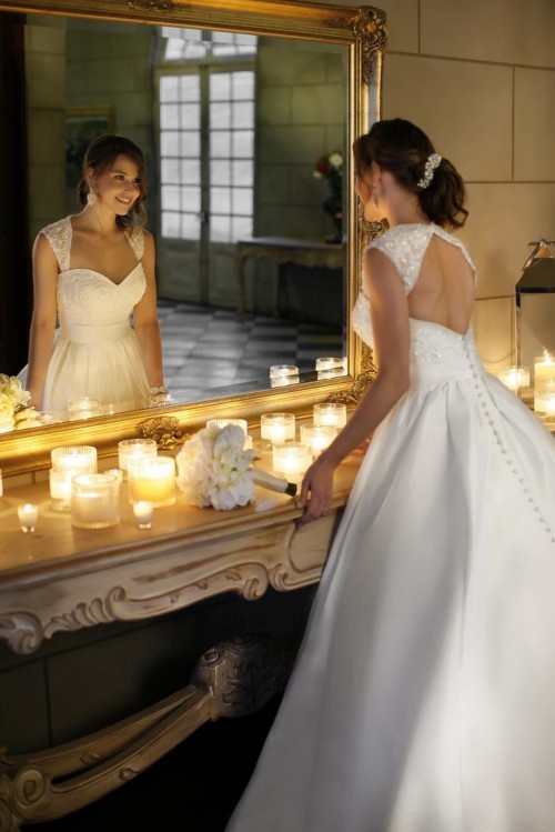charming-keyhole-back-wedding-dresses32