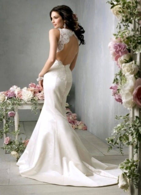 charming-keyhole-back-wedding-dresses33