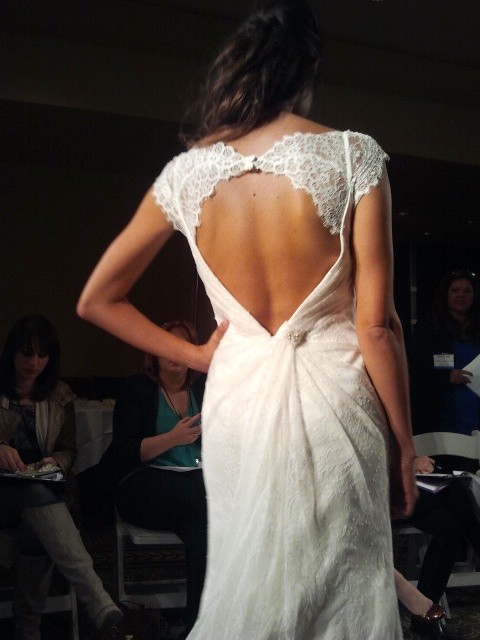 charming-keyhole-back-wedding-dresses