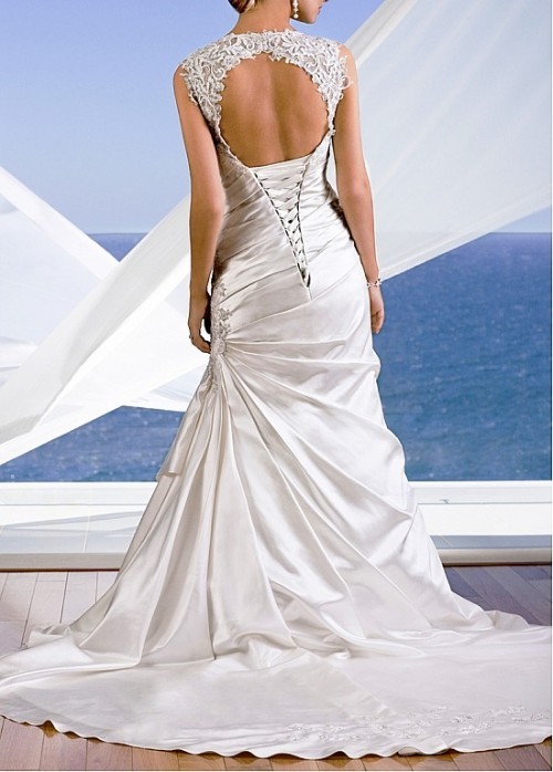 charming-keyhole-back-wedding-dresses