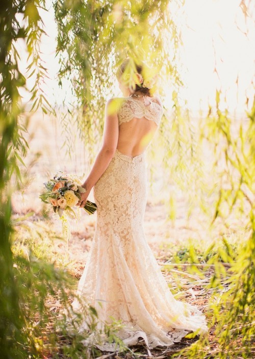 charming-keyhole-back-wedding-dresses