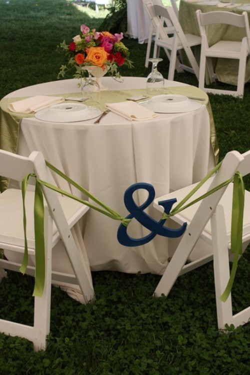 decorating-sweetheart-table