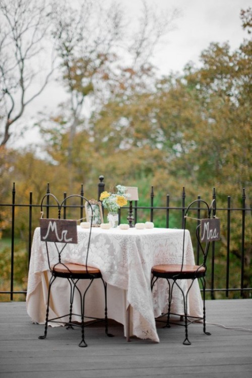 decorating-sweetheart-table