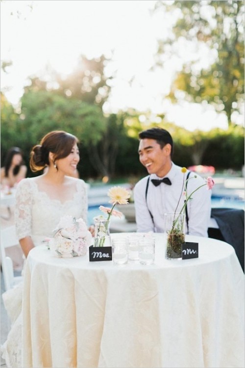 decorating-sweetheart-table