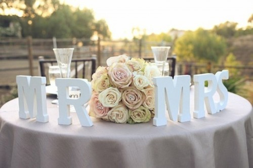 decorating-sweetheart-table