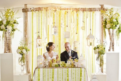 decorating-sweetheart-table