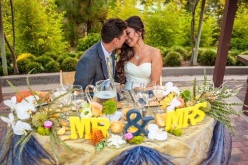decorating-sweetheart-table